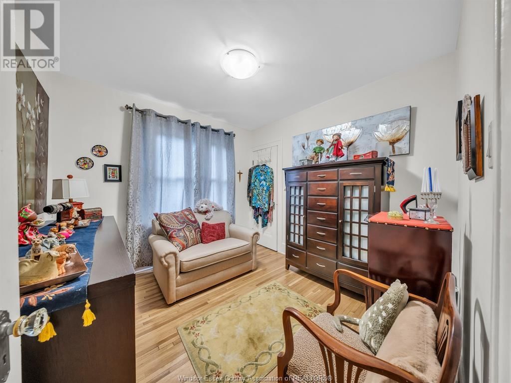 2272-2274 DOUGALL AVENUE Image 12