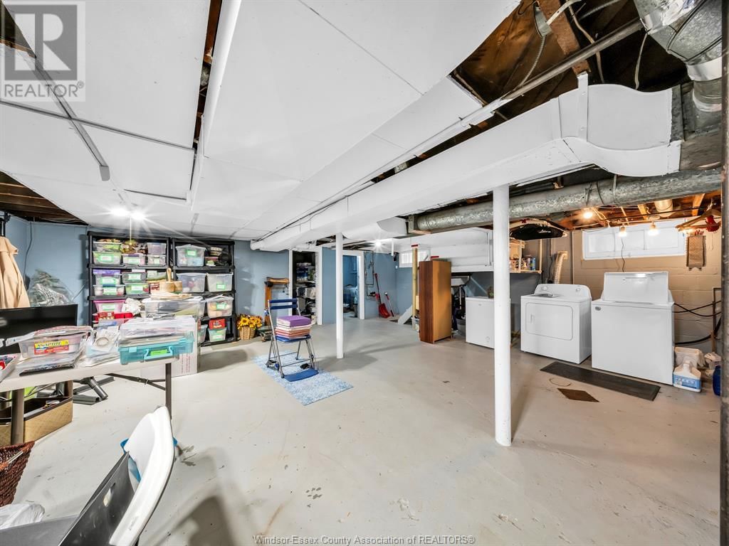 2272-2274 DOUGALL AVENUE Image 17