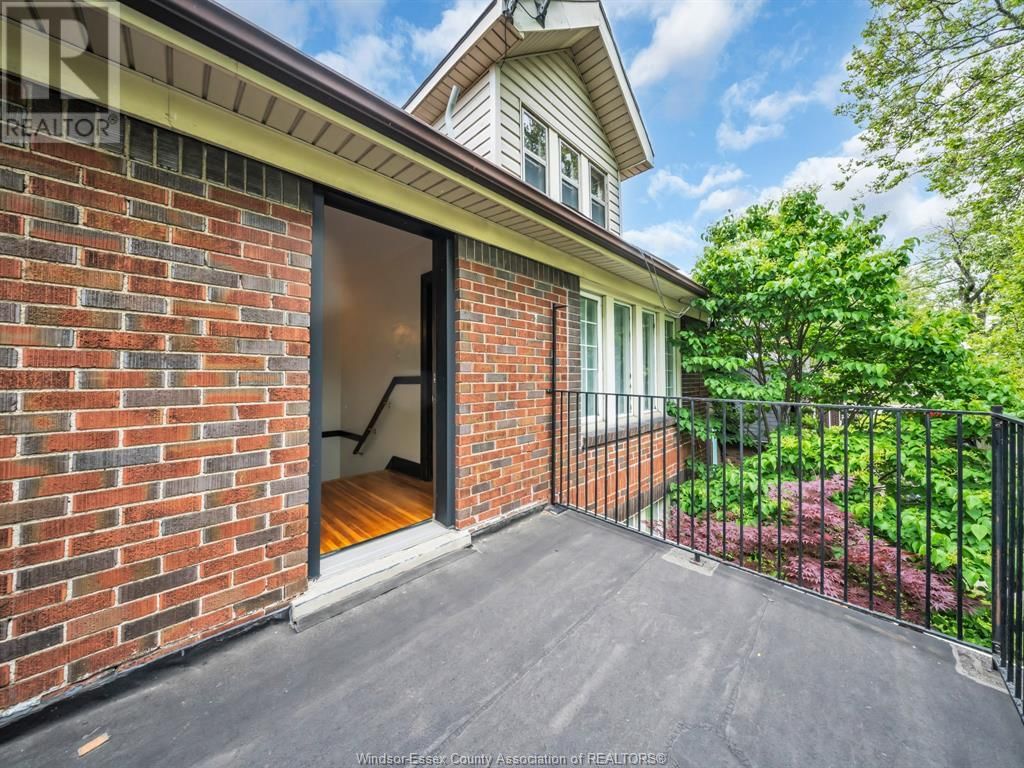 2272-2274 DOUGALL AVENUE Image 40