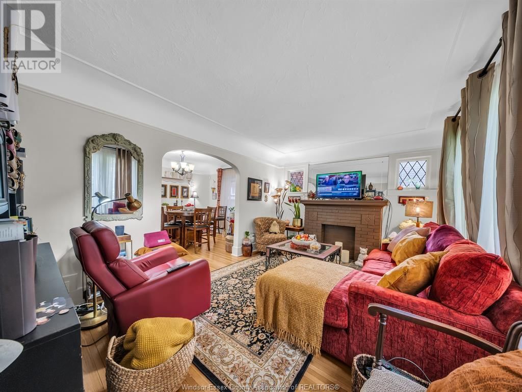 2272-2274 DOUGALL AVENUE Image 5