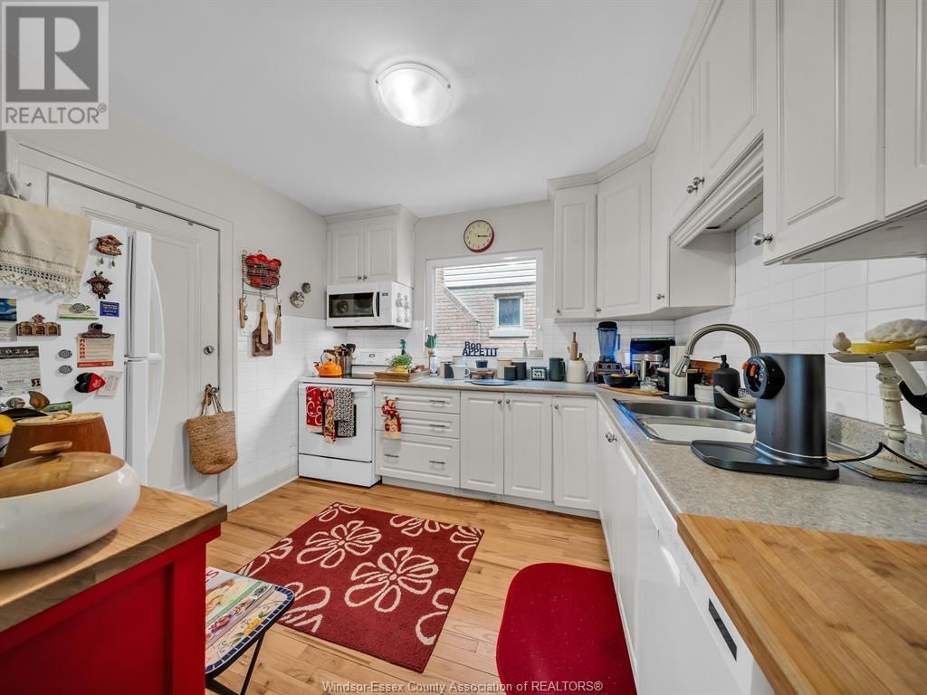 2272-2274 DOUGALL AVENUE Image 8