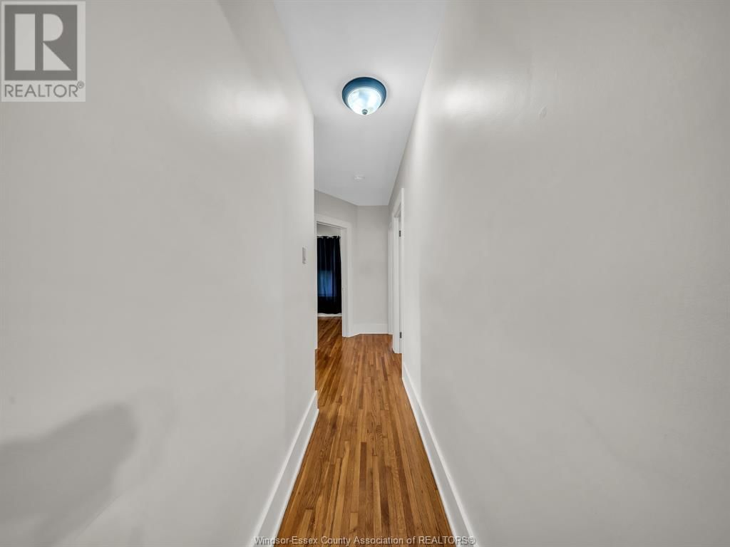2272 DOUGALL AVENUE Image 10
