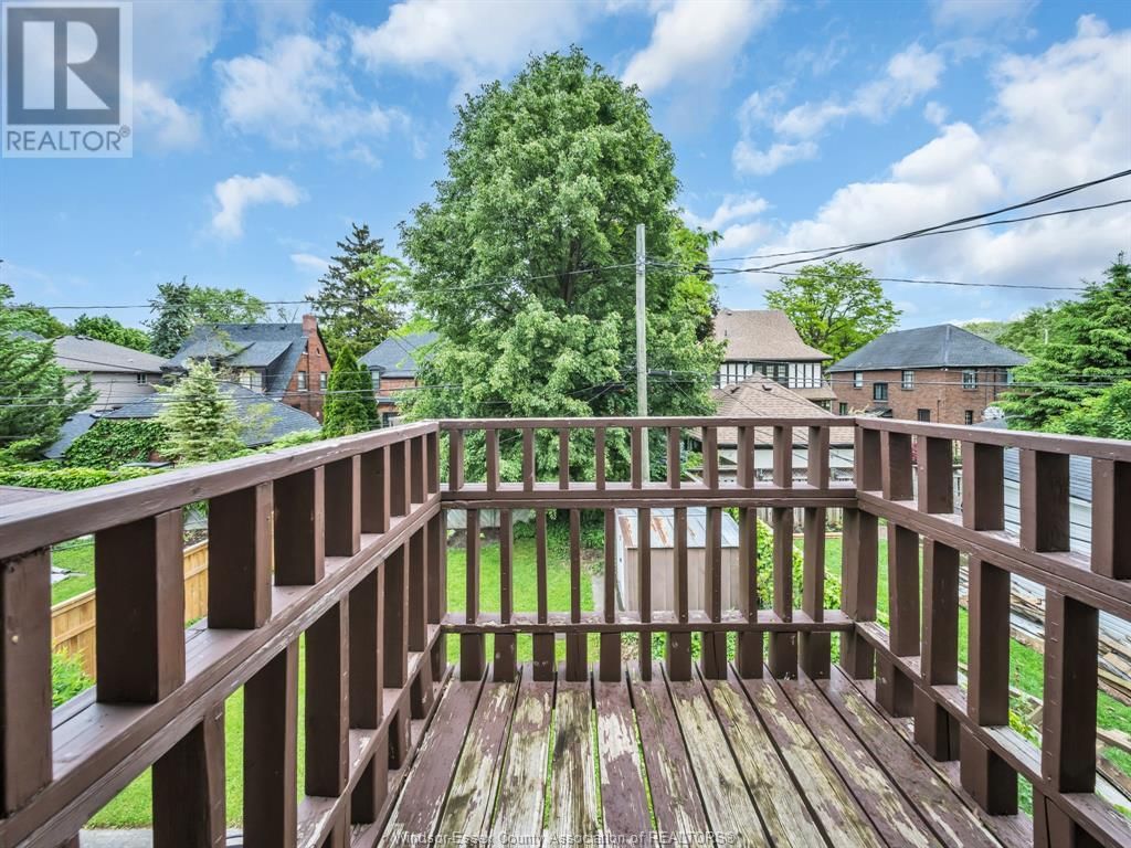 2272 DOUGALL AVENUE Image 17