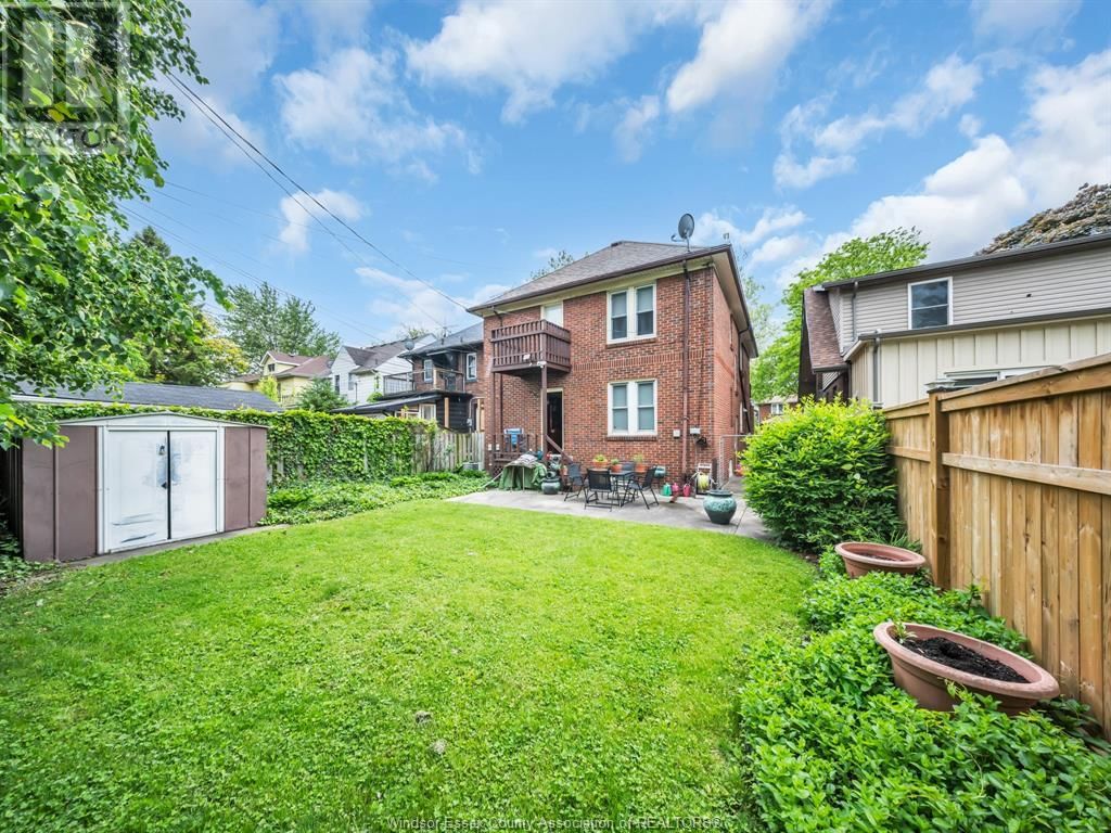 2272 DOUGALL AVENUE Image 20