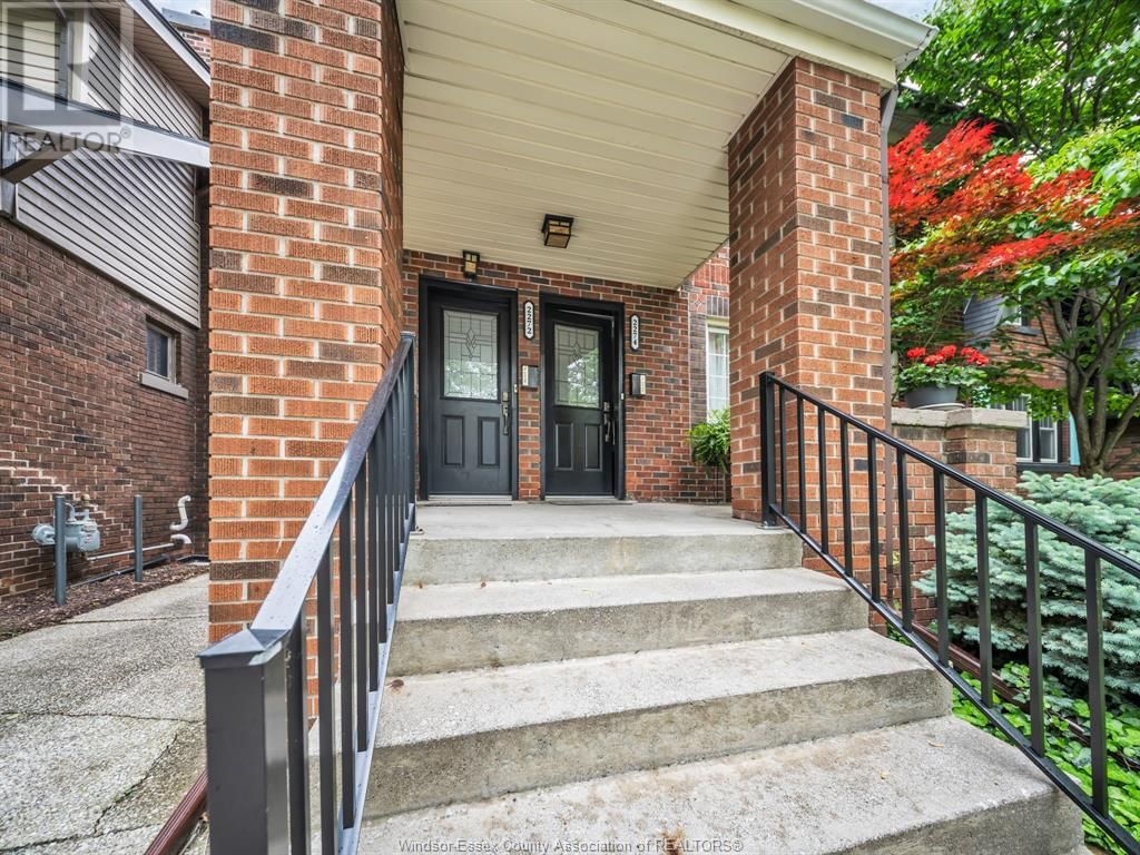 2272 DOUGALL AVENUE Image 3