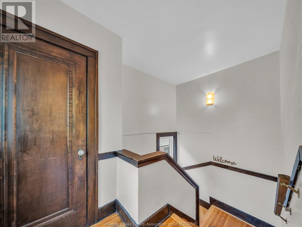 2272 DOUGALL AVENUE Image 5