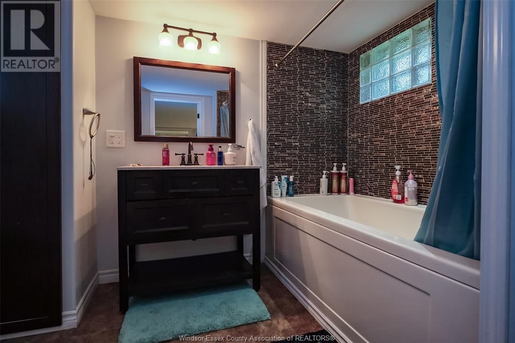 1523 BENJAMIN AVENUE Image 13