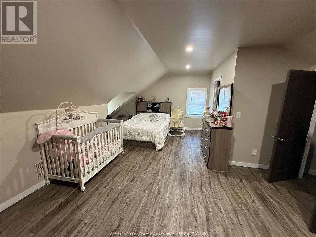 MAIN - 1065 OUELLETTE Image 11