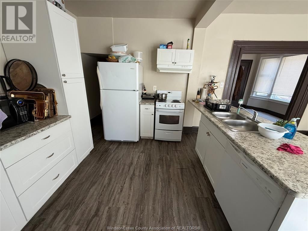 MAIN - 1065 OUELLETTE Image 3