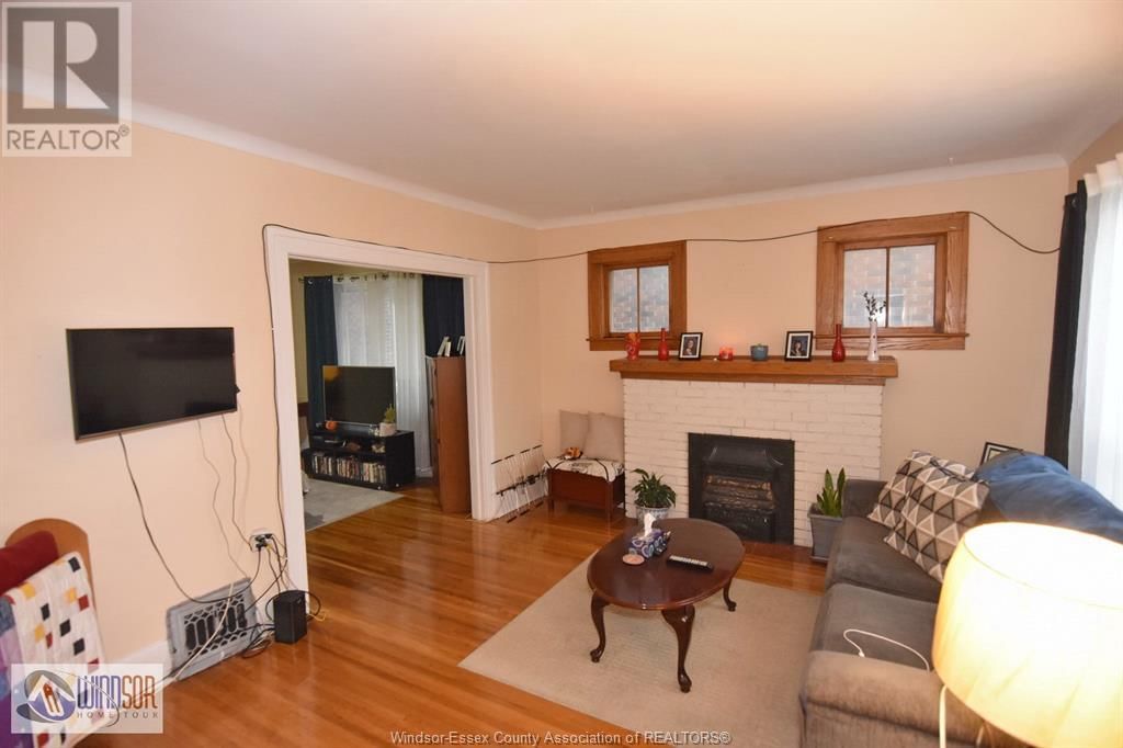 988-990 VICTORIA Image 24