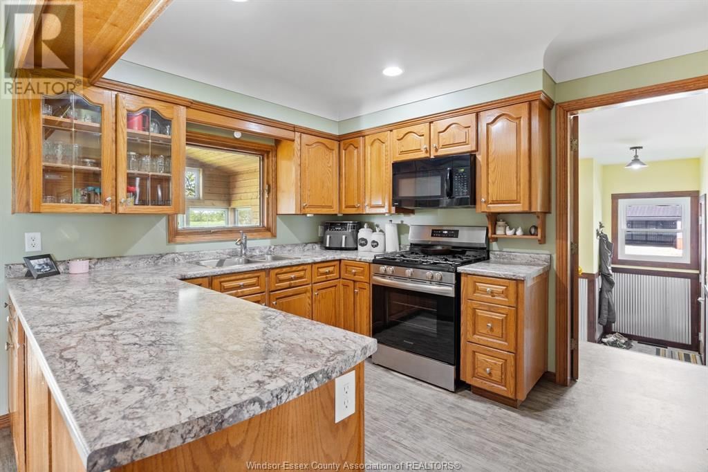 836 TALBOT ROAD Image 12