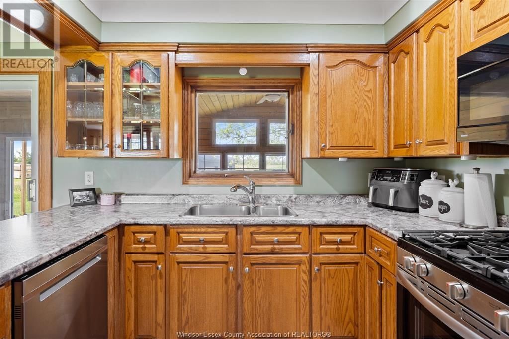 836 TALBOT ROAD Image 13