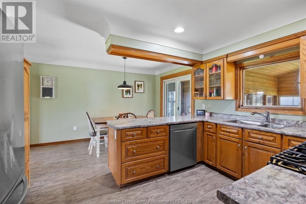 836 TALBOT ROAD Image 14