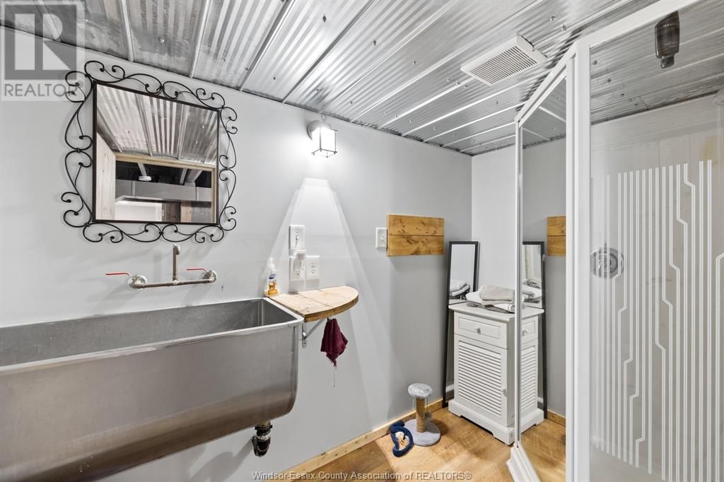 836 TALBOT ROAD Image 25