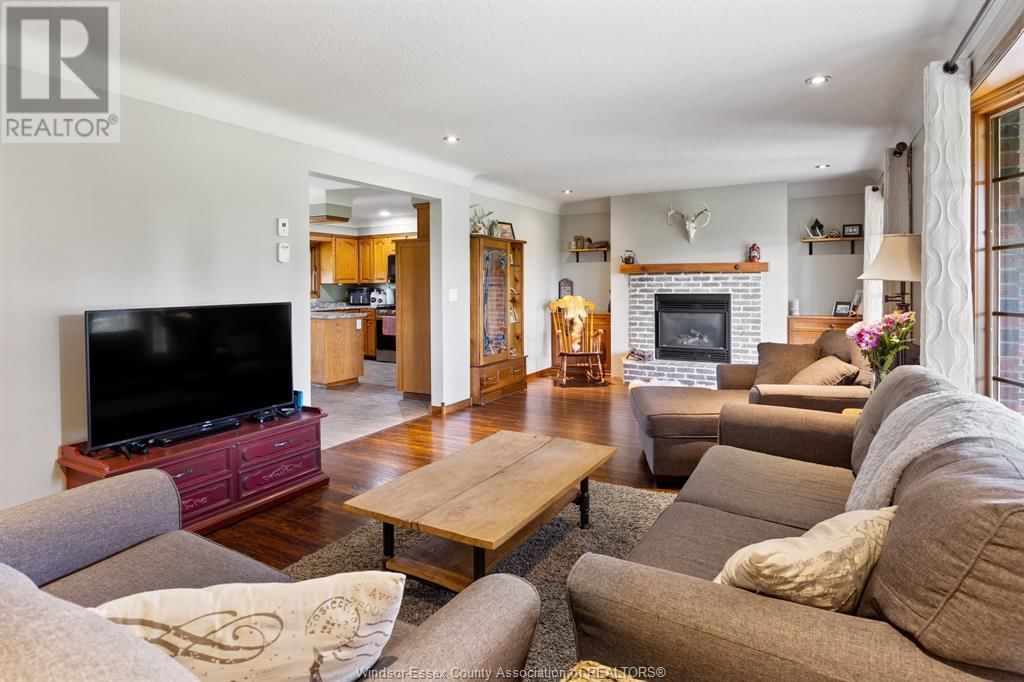 836 TALBOT ROAD Image 6