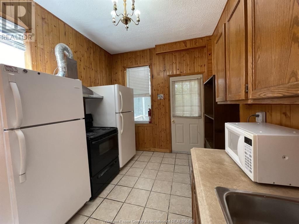 3338 SANDWICH STREET Image 6