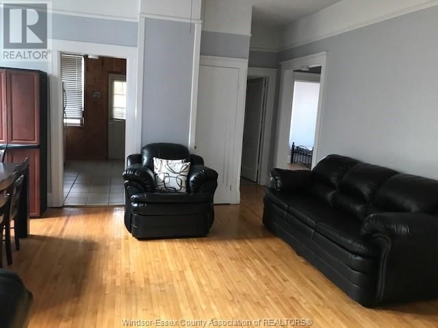 3338 SANDWICH STREET Image 7