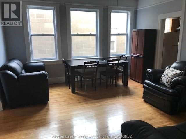 3338 SANDWICH STREET Image 8
