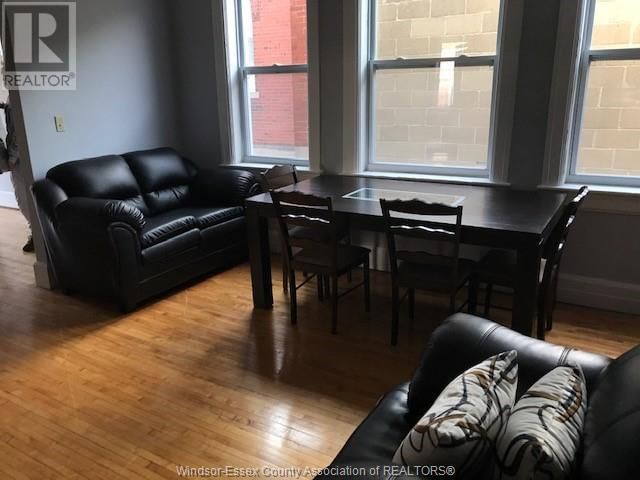 3338 SANDWICH STREET Image 9
