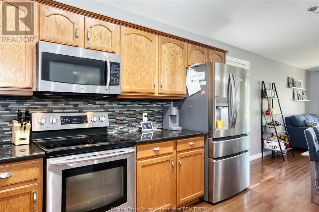 726 HELENA CRESCENT Image 12