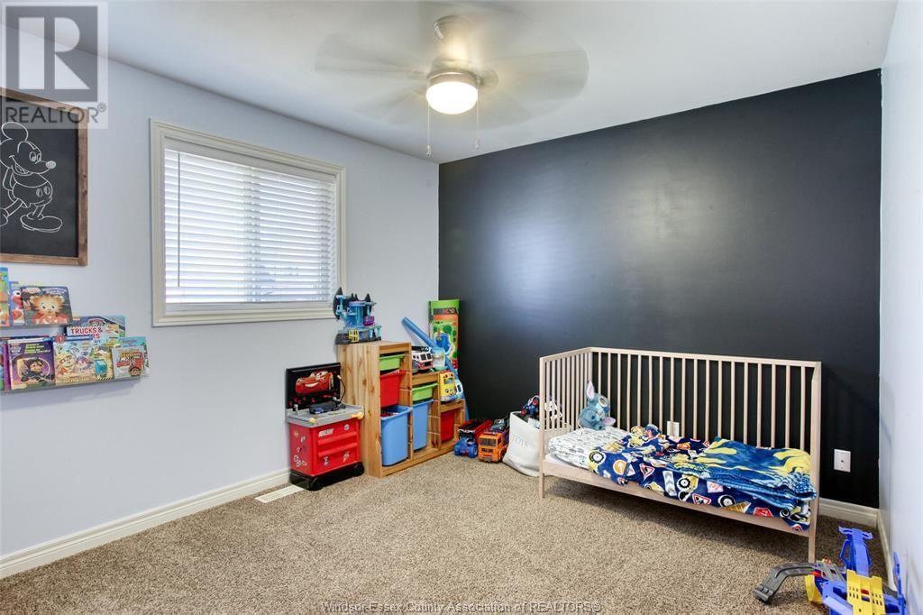 726 HELENA CRESCENT Image 23