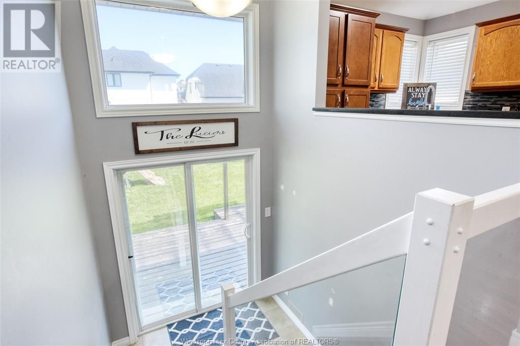 726 HELENA CRESCENT Image 26
