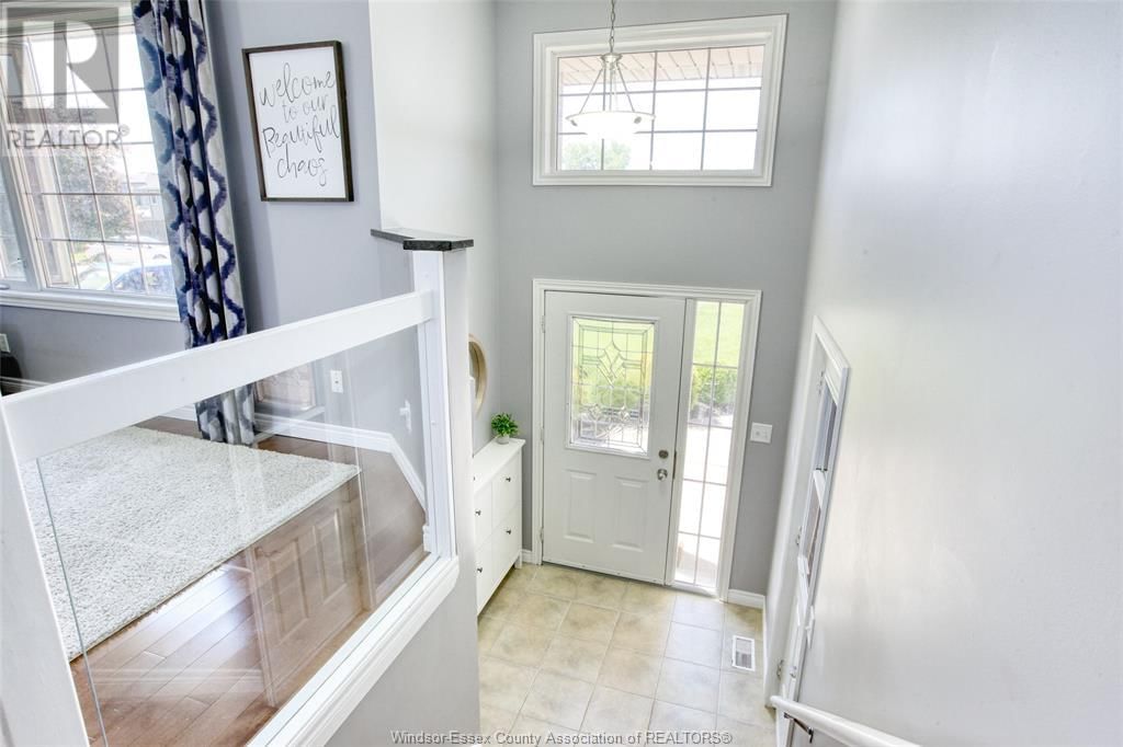 726 HELENA CRESCENT Image 3