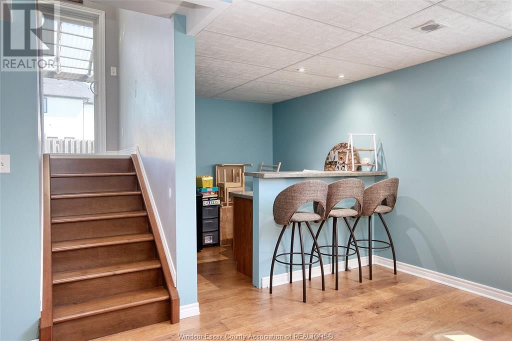726 HELENA CRESCENT Image 30