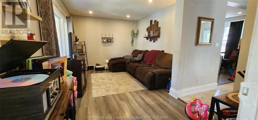 434 GLADSTONE Image 4