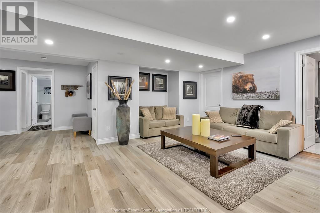 336 CHRISTINE AVENUE Image 25