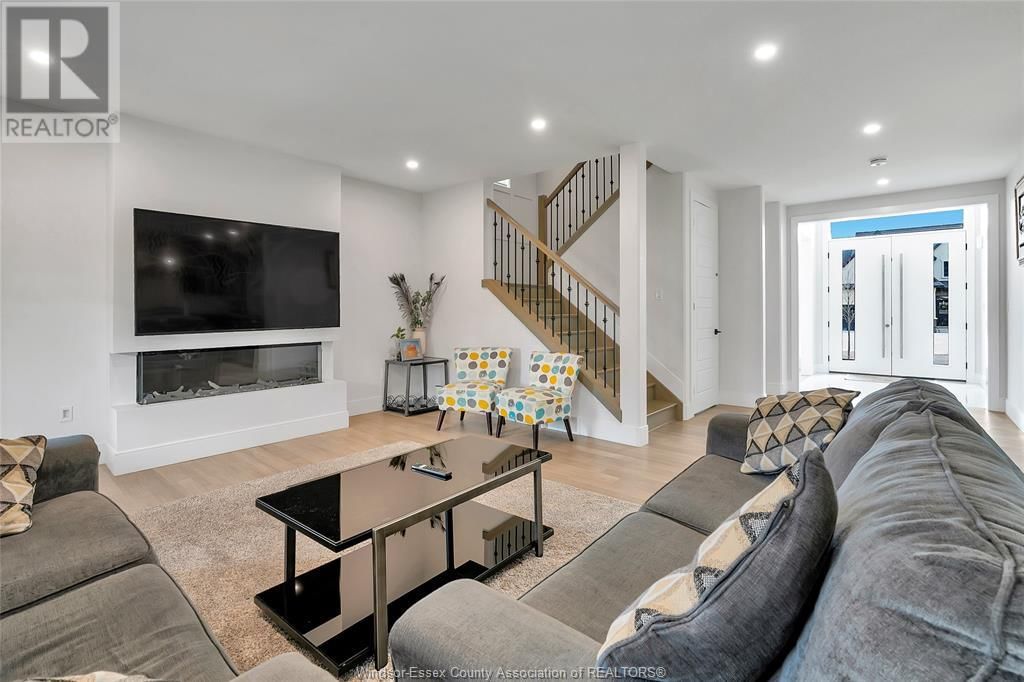 336 CHRISTINE AVENUE Image 6