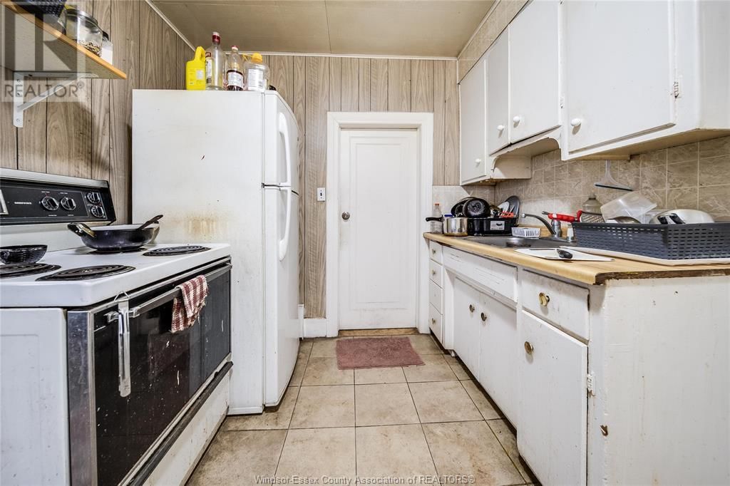 884 CURRY AVENUE Image 12