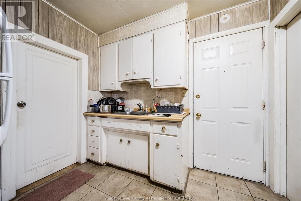 884 CURRY AVENUE Image 14