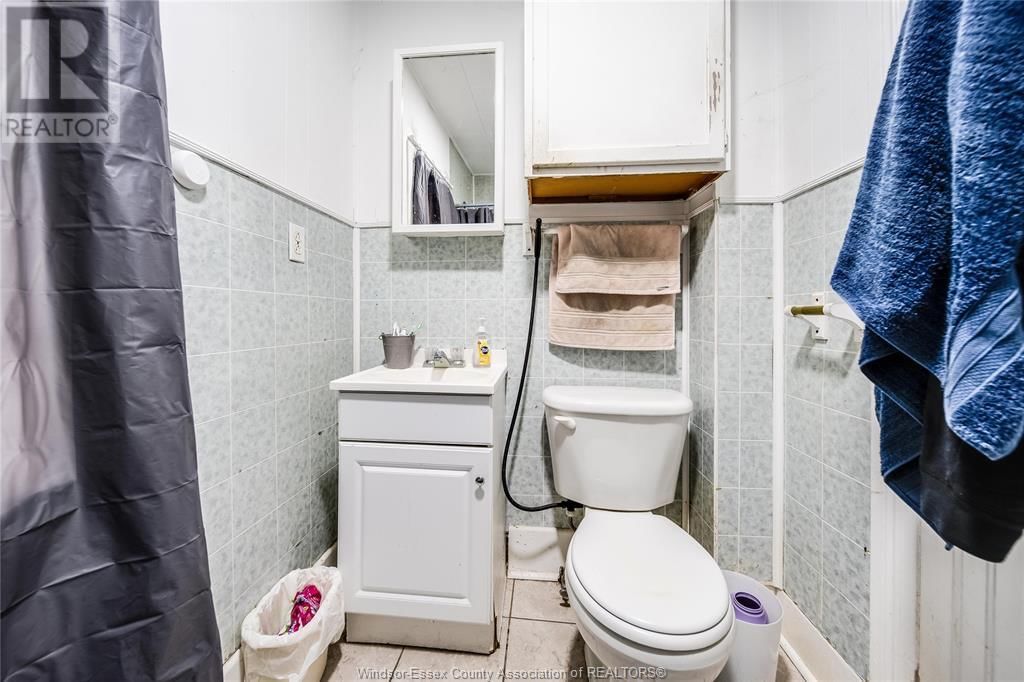 884 CURRY AVENUE Image 16