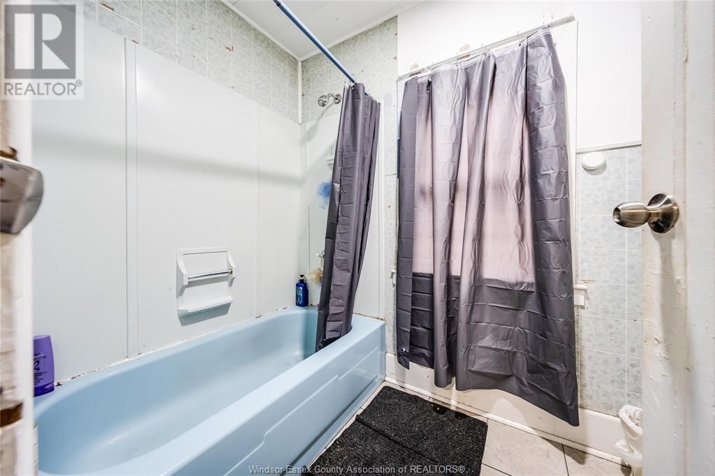 884 CURRY AVENUE Image 17