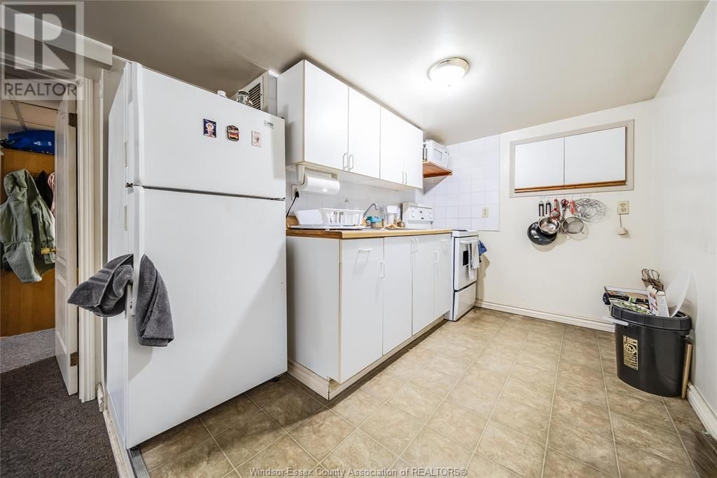 884 CURRY AVENUE Image 19