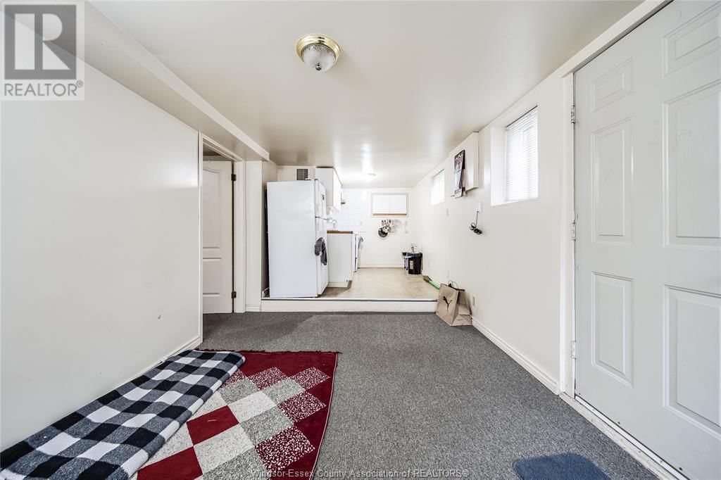 884 CURRY AVENUE Image 21