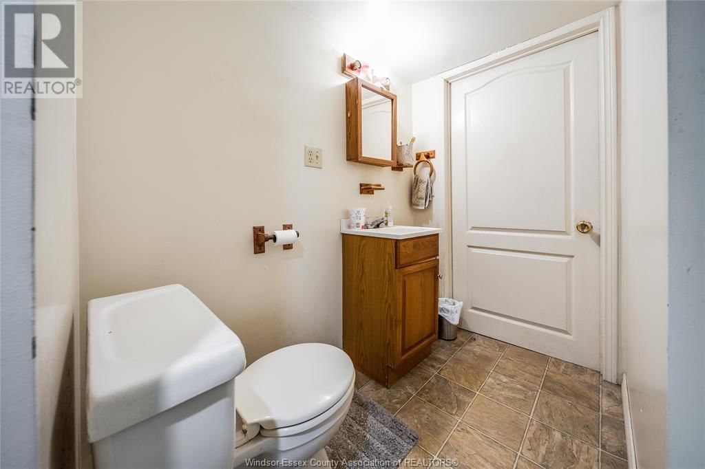 884 CURRY AVENUE Image 25