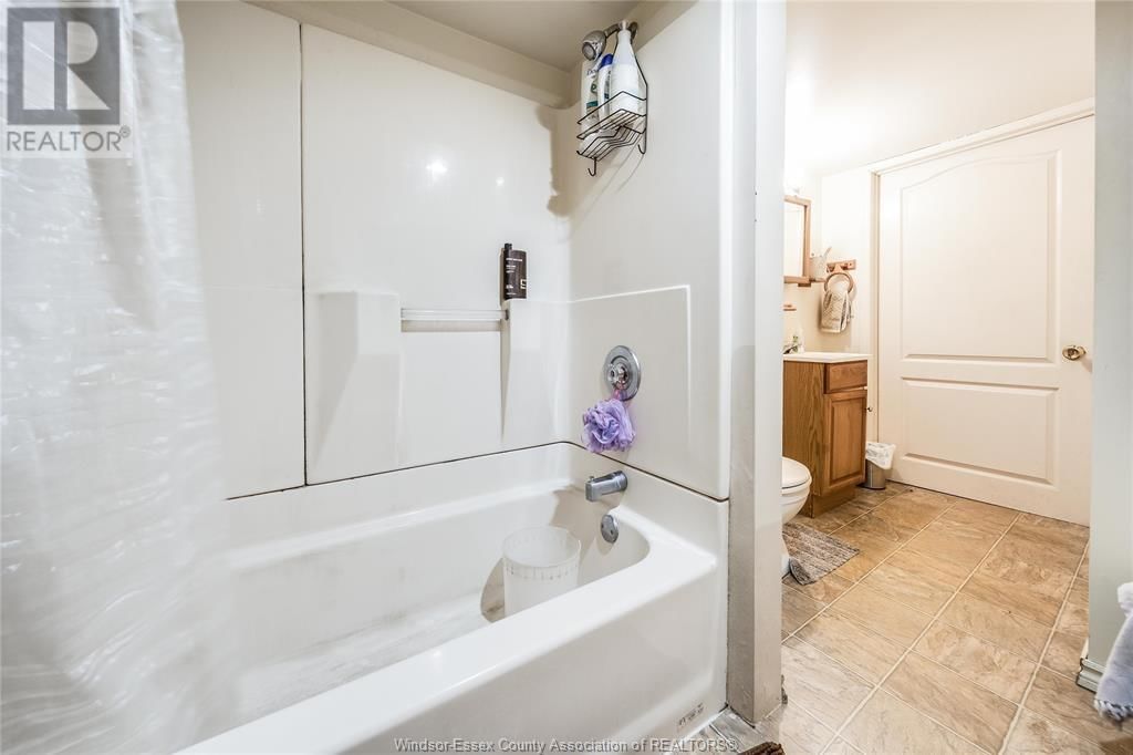 884 CURRY AVENUE Image 26