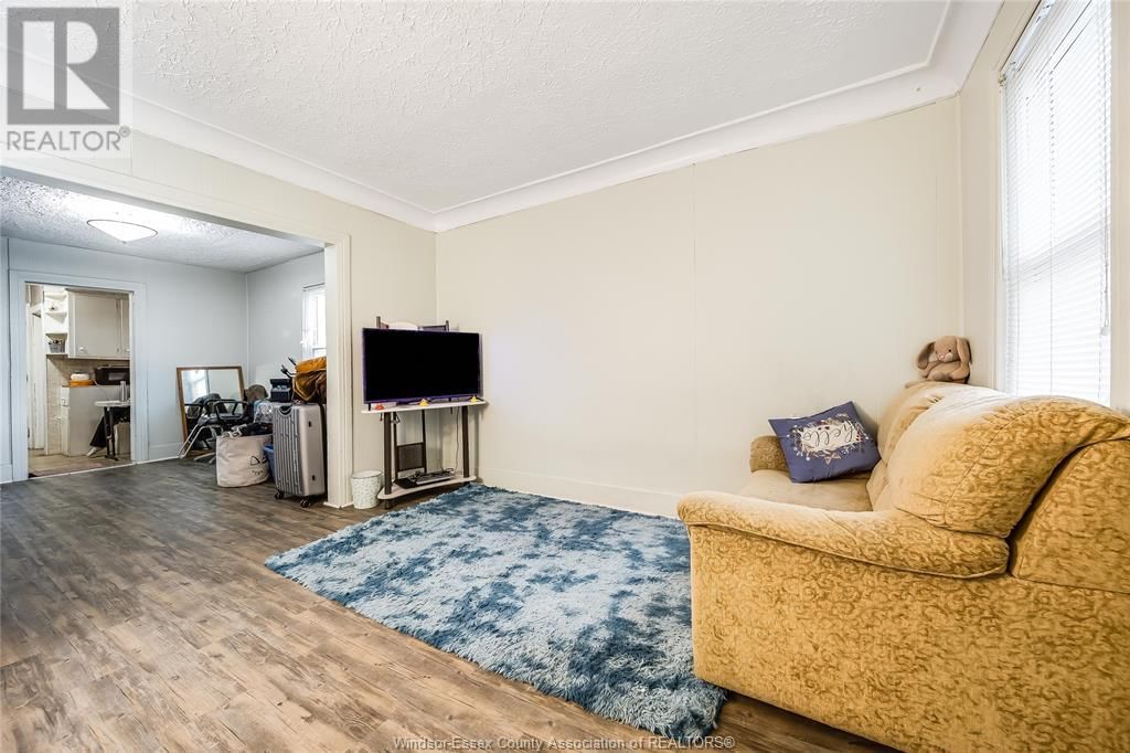 884 CURRY AVENUE Image 3