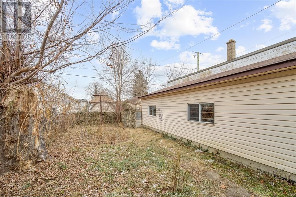 884 CURRY AVENUE Image 32