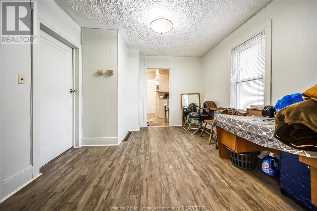 884 CURRY AVENUE Image 4
