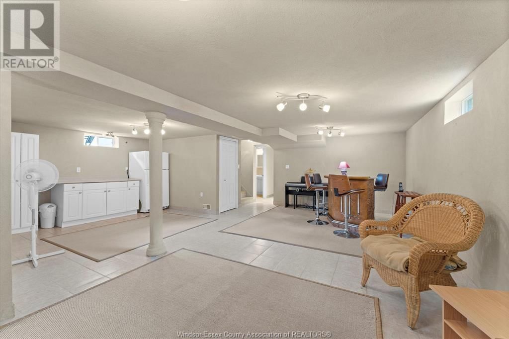 2827 MCMAHON AVENUE Image 23