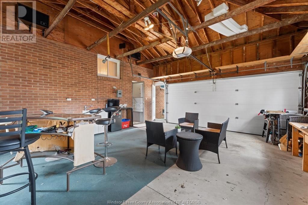 2827 MCMAHON AVENUE Image 29