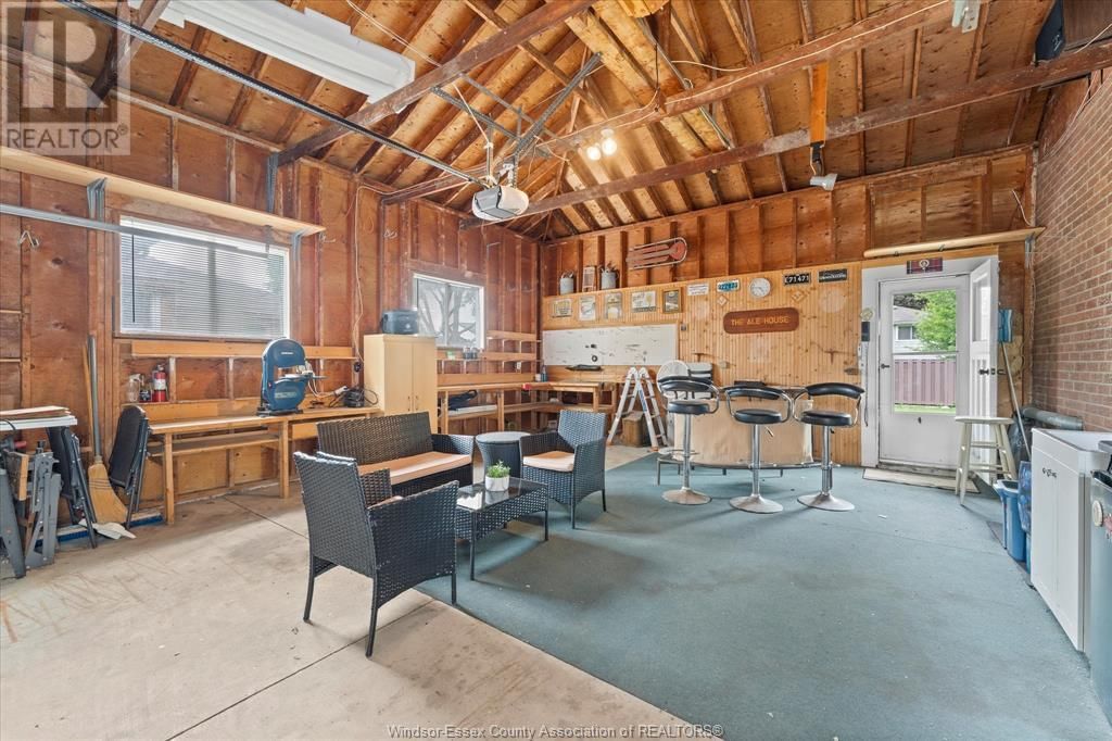 2827 MCMAHON AVENUE Image 31