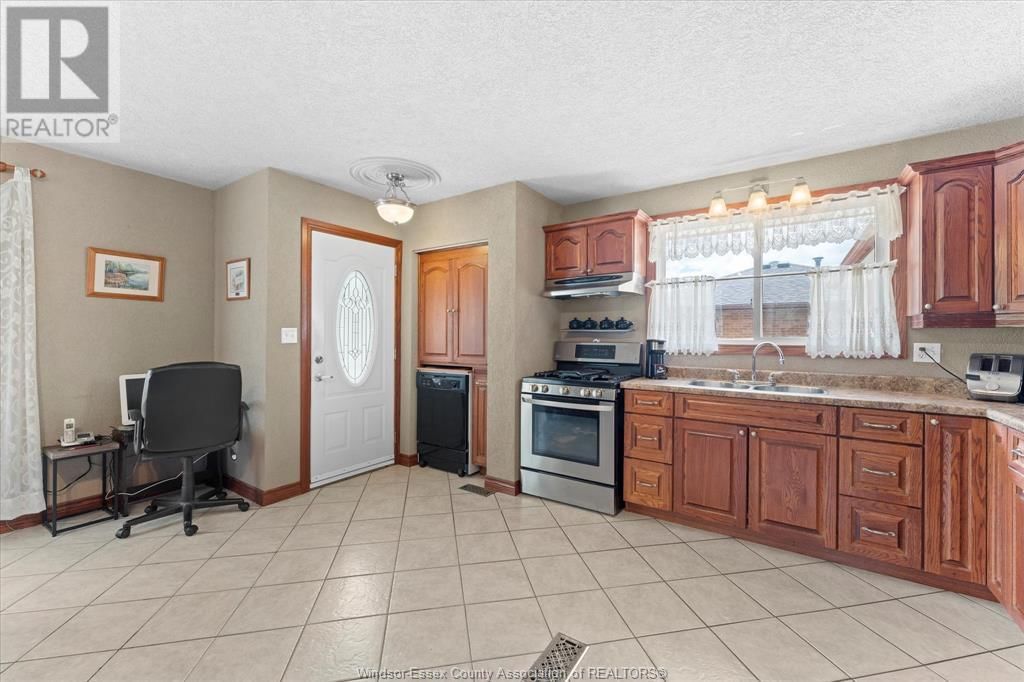 2827 MCMAHON AVENUE Image 5