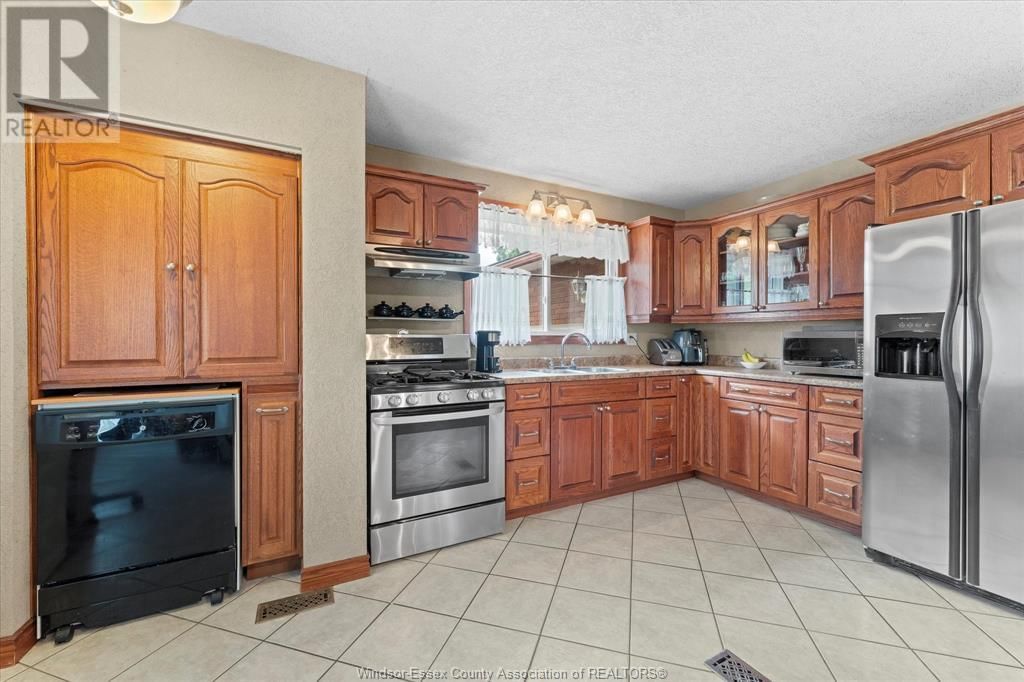 2827 MCMAHON AVENUE Image 6