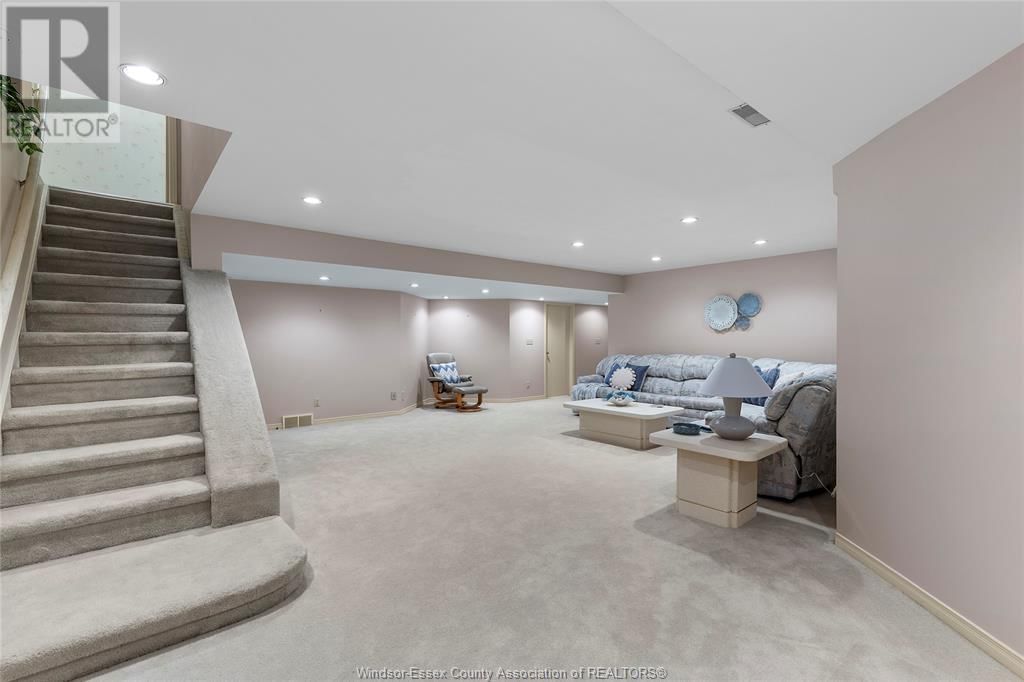 143 MARINE DRIVE Image 25