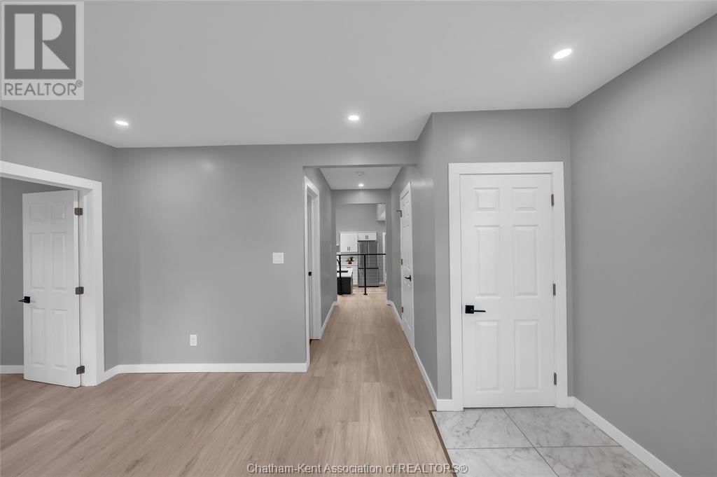 30 MCNAUGHTON AVENUE EAST Image 12