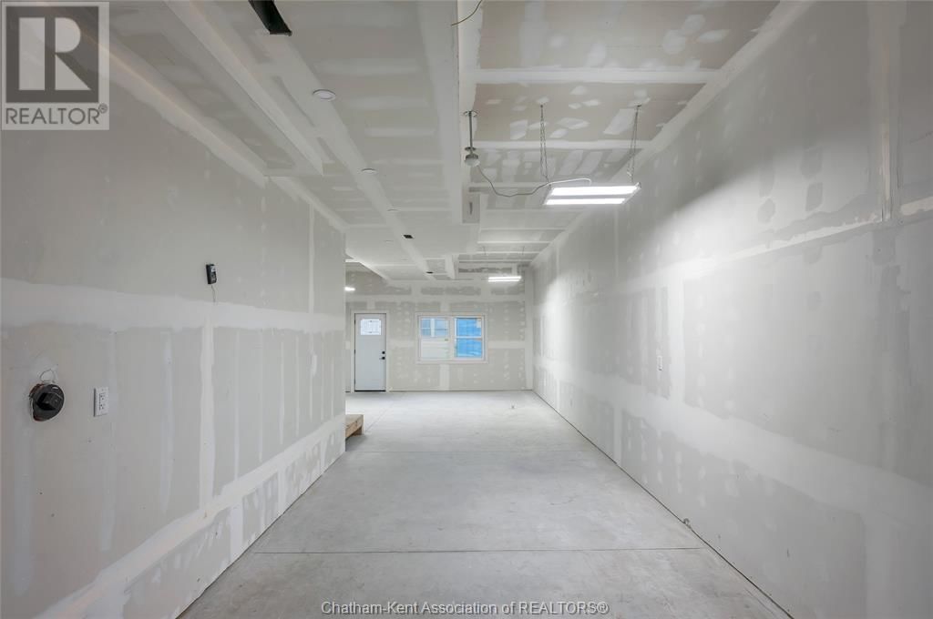 30 MCNAUGHTON AVENUE EAST Image 42